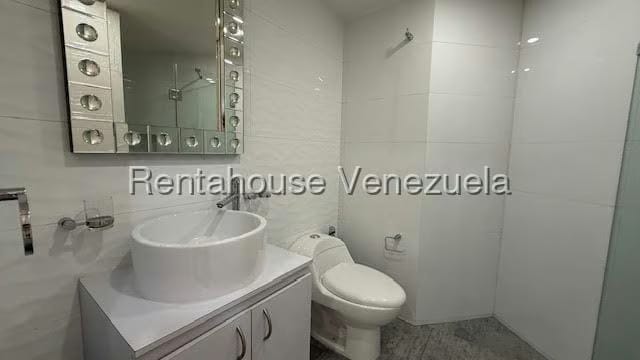 Apartamento (1 Nivel) en Alquiler en El Rosal, Distrito Metropolitano - 11