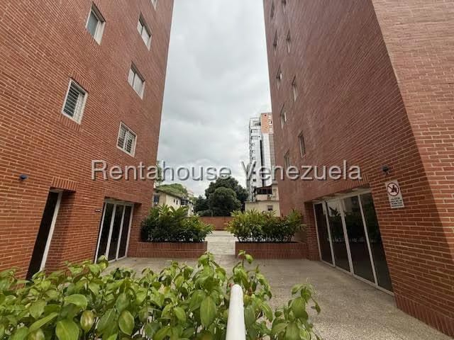 Apartamento (1 Nivel) en Alquiler en El Rosal, Distrito Metropolitano - 13