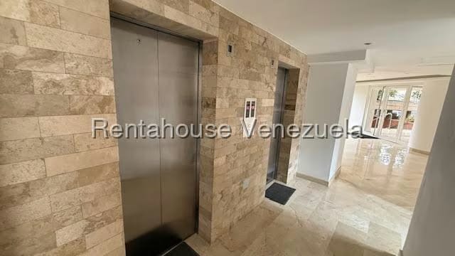 Apartamento (1 Nivel) en Alquiler en El Rosal, Distrito Metropolitano - 18
