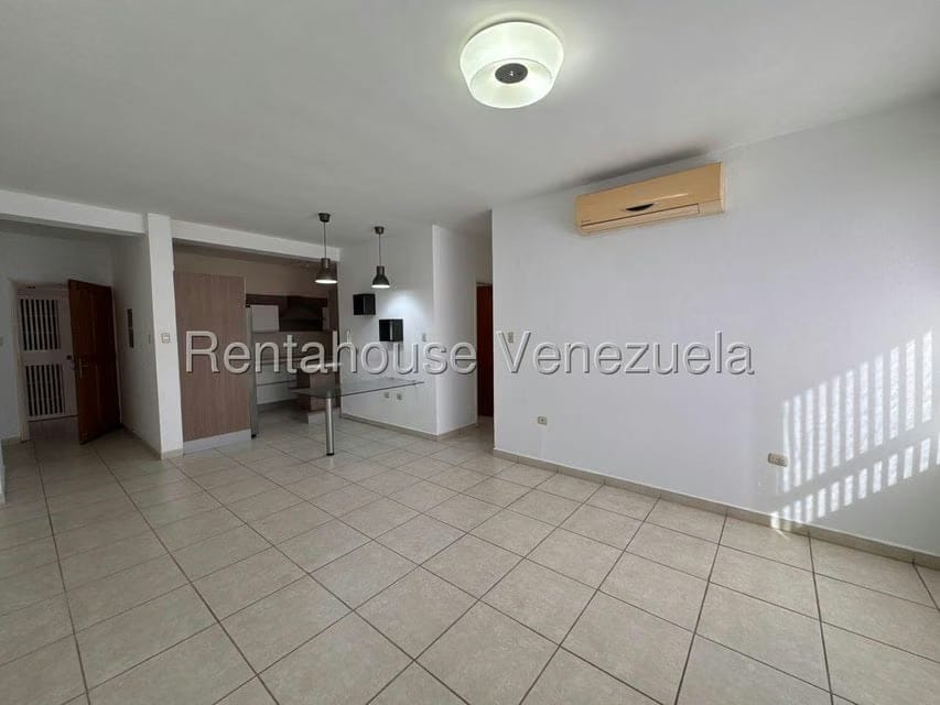 Apartamento (1 Nivel) en Alquiler en Del Este, Lara - 2