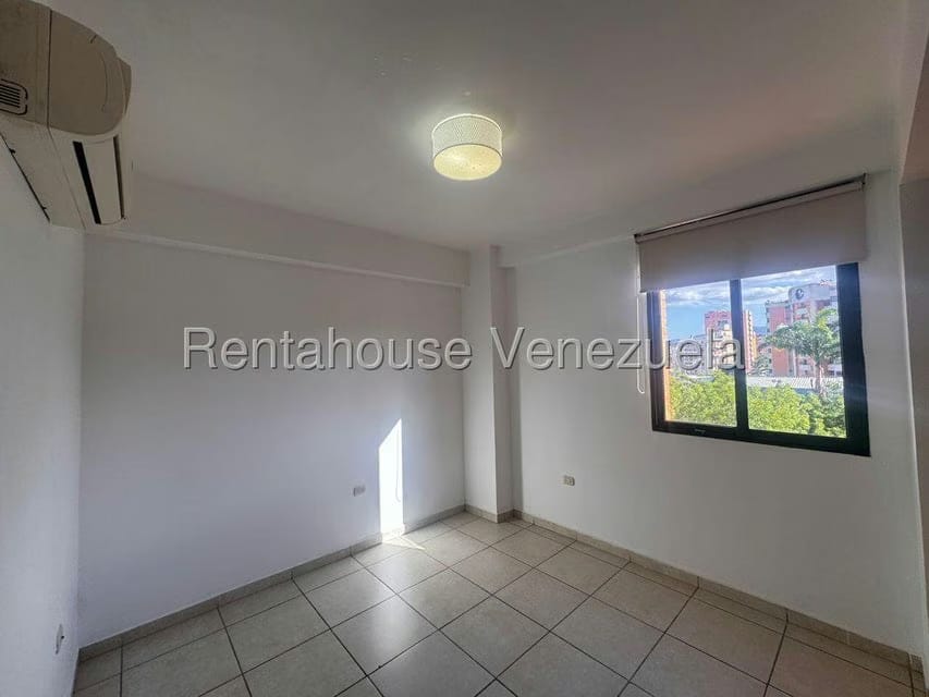 Apartamento (1 Nivel) en Alquiler en Del Este, Lara - 17