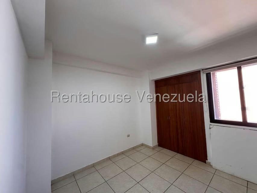 Apartamento (1 Nivel) en Alquiler en Del Este, Lara - 19