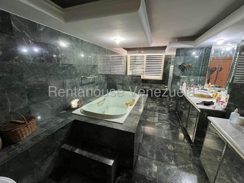 Apartamento (Penthouse) en Alquiler en Los Chorros, Distrito Metropolitano - 28