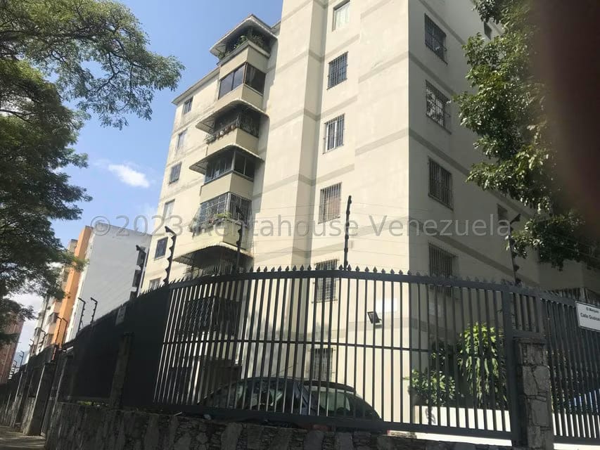 Apartamento (1 Nivel) en Venta en El Marques, Distrito Metropolitano - 2