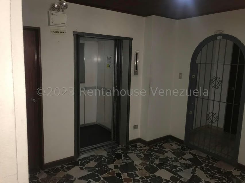 Apartamento (1 Nivel) en Venta en El Marques, Distrito Metropolitano - 5