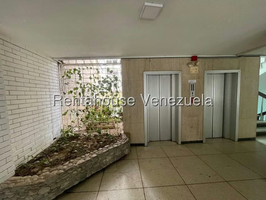 Apartamento (1 Nivel) en Venta en Los Palos Grandes, Distrito Metropolitano - 6