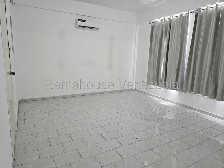 Comercial (Oficina) en Alquiler en Parroquia Catedral, Distrito Metropolitano - 11