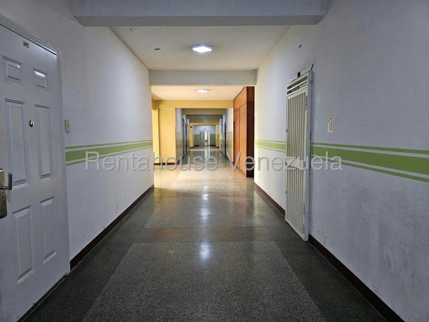 Comercial (Oficina) en Alquiler en Parroquia Catedral, Distrito Metropolitano - 14