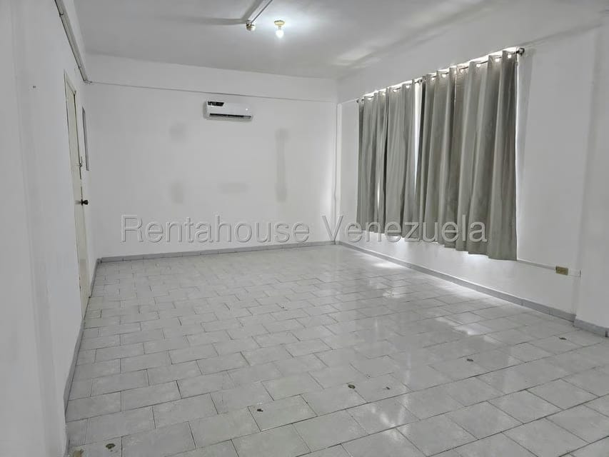 Comercial (Oficina) en Alquiler en Parroquia Catedral, Distrito Metropolitano - 7