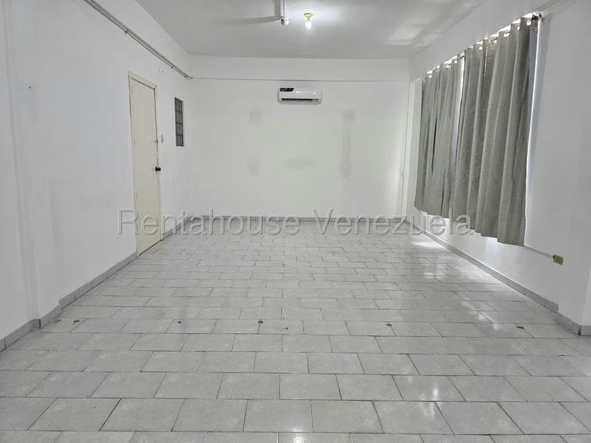 Comercial (Oficina) en Alquiler en Parroquia Catedral, Distrito Metropolitano - 9