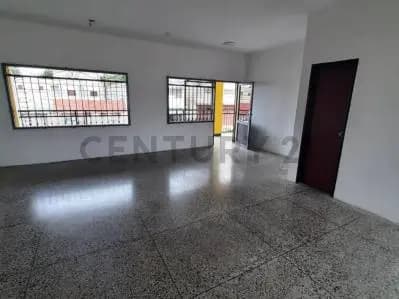 LOCAL COMERCIAL EN LA AV PORTUGUESA DE ANACO - 5