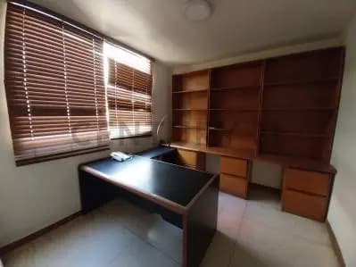 Oficina semi-amoblada en Alquiler en El Rosal - 3