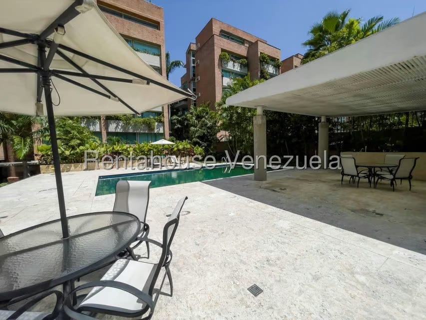 Apartamento (Duplex) en Venta en Campo Alegre, Distrito Metropolitano - 25