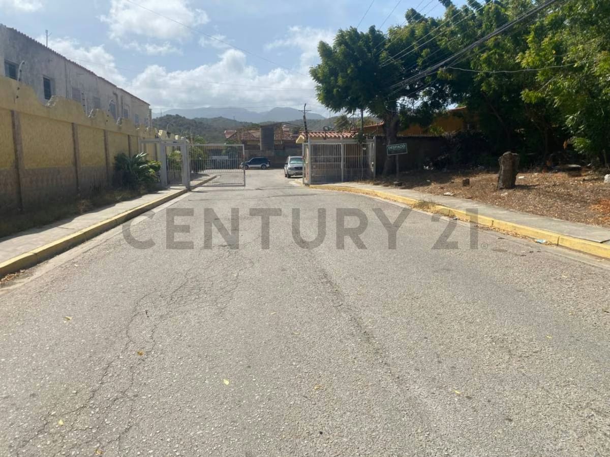 Venta de Casa Dúplex Moderna | 4 Habitaciones + Piscina | Isla de Margarita - 11