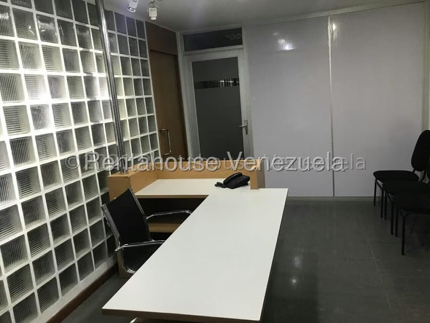 Comercial (Oficina) en Alquiler en Parroquia Santa Rosa, Lara - 2