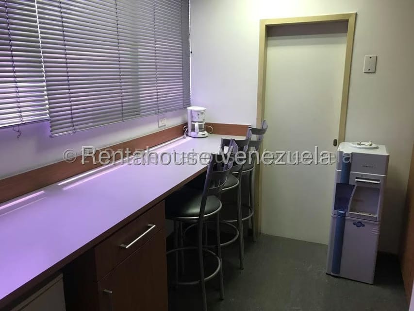 Comercial (Oficina) en Alquiler en Parroquia Santa Rosa, Lara - 12
