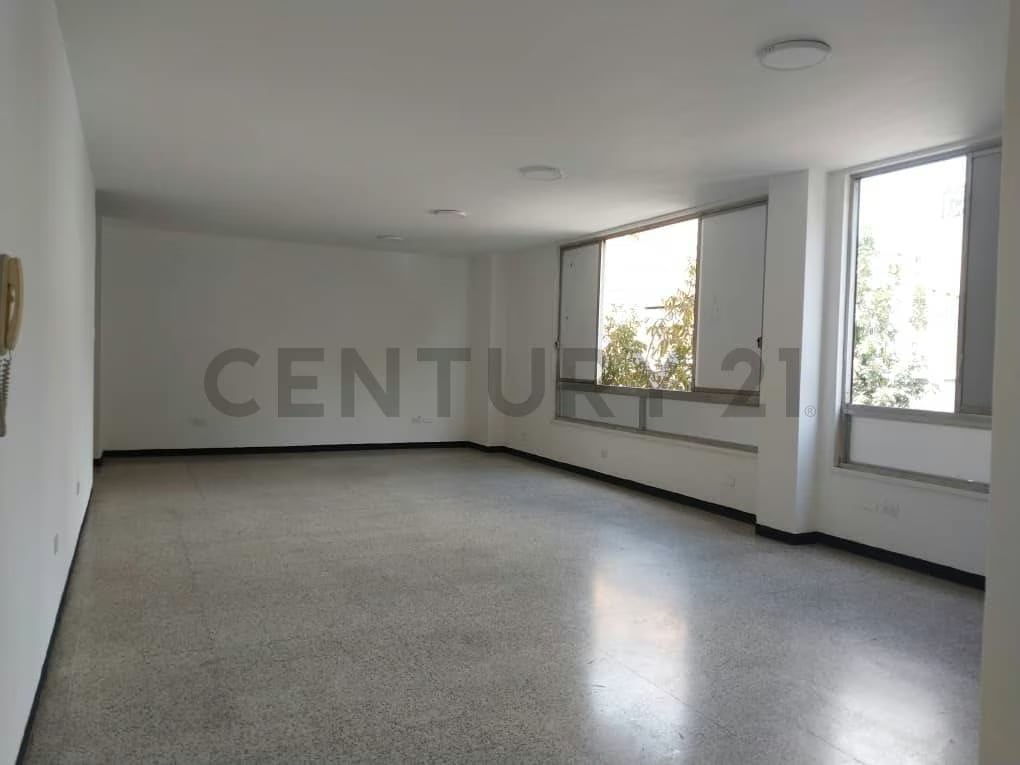 En venta espaciosa y Confortable Oficina ubicada en Sabana Grande - 12