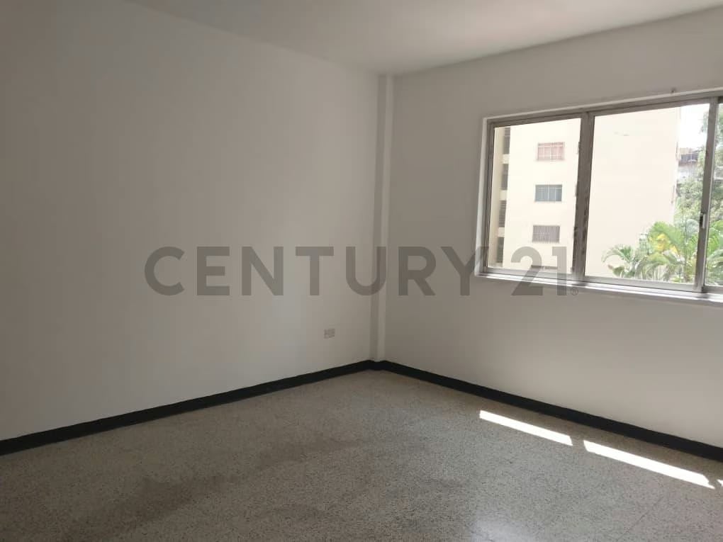 En venta espaciosa y Confortable Oficina ubicada en Sabana Grande - 14