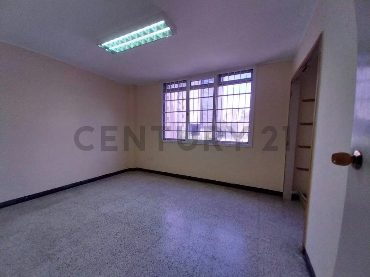 En venta espaciosa y Confortable Oficina ubicada en Sabana Grande - 5