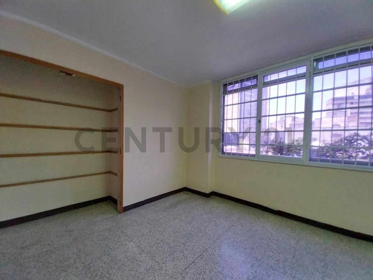 En venta espaciosa y Confortable Oficina ubicada en Sabana Grande - 6