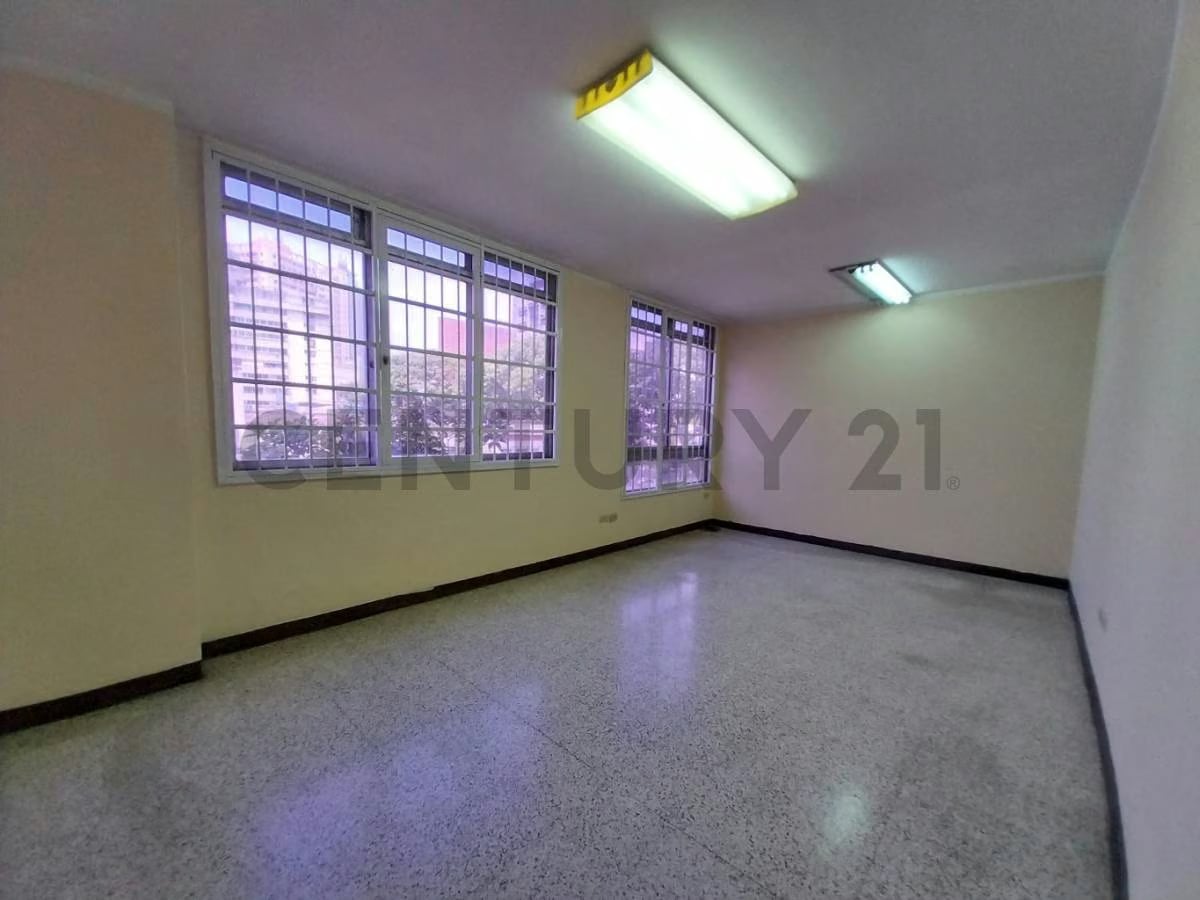 En venta espaciosa y Confortable Oficina ubicada en Sabana Grande - 7