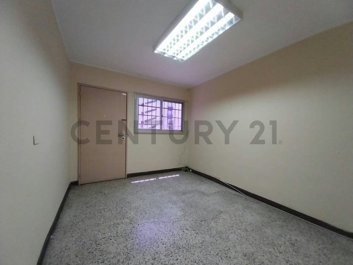 En venta espaciosa y Confortable Oficina ubicada en Sabana Grande - 9