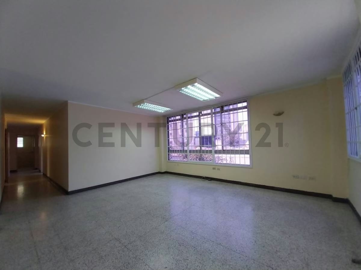 En venta espaciosa y Confortable Oficina ubicada en Sabana Grande - 10