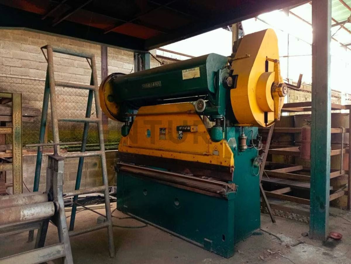 Venta de Propiedad Industrial Metalurgia con Galpon - 1328 m2 - 9