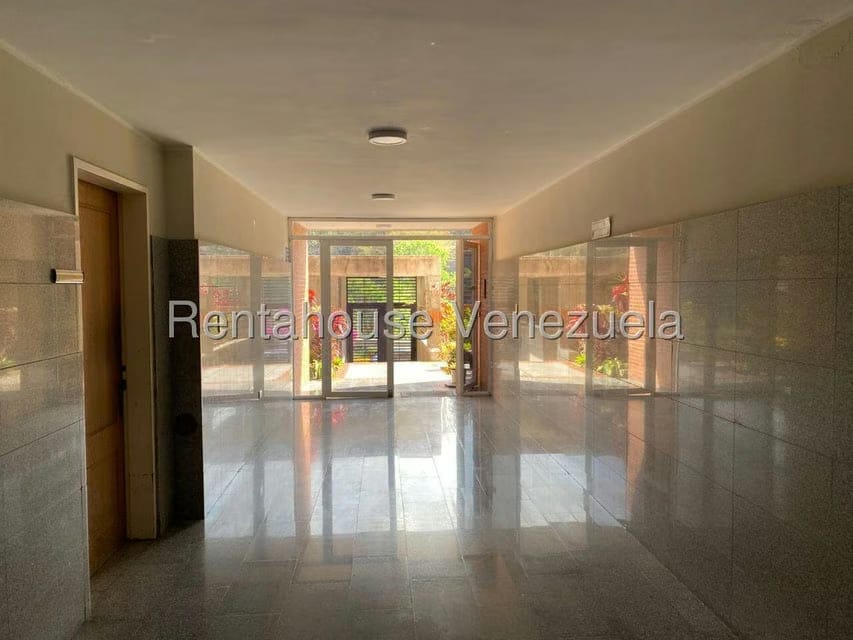 Apartamento (1 Nivel) en Alquiler en Colinas de La Tahona, Distrito Metropolitano - 11