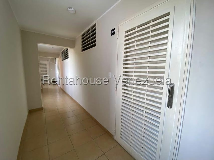 Apartamento (1 Nivel) en Alquiler en Colinas de La Tahona, Distrito Metropolitano - 13