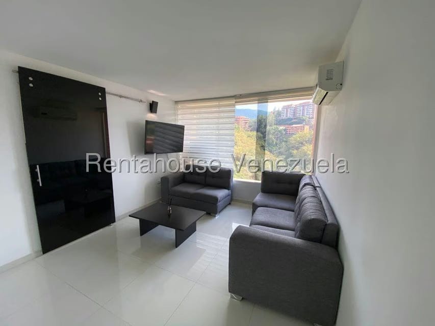 Apartamento (1 Nivel) en Alquiler en Colinas de La Tahona, Distrito Metropolitano - 3