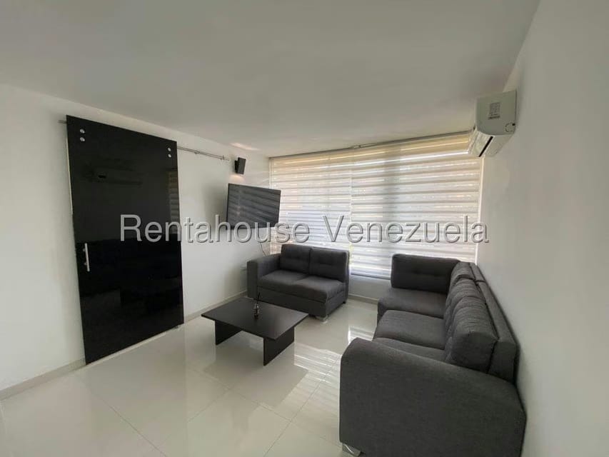 Apartamento (1 Nivel) en Alquiler en Colinas de La Tahona, Distrito Metropolitano - 4