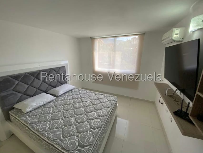 Apartamento (1 Nivel) en Alquiler en Colinas de La Tahona, Distrito Metropolitano - 5
