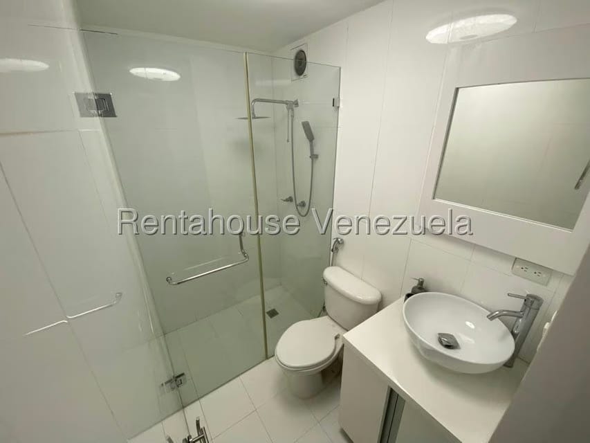 Apartamento (1 Nivel) en Alquiler en Colinas de La Tahona, Distrito Metropolitano - 8