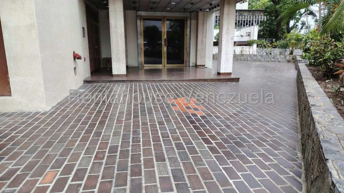 Apartamento (1 Nivel) en Alquiler en Los Palos Grandes, Distrito Metropolitano - 2