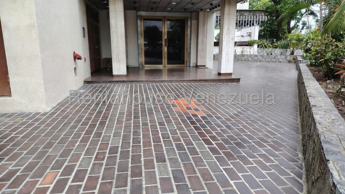 Apartamento (1 Nivel) en Alquiler en Los Palos Grandes, Distrito Metropolitano - 2