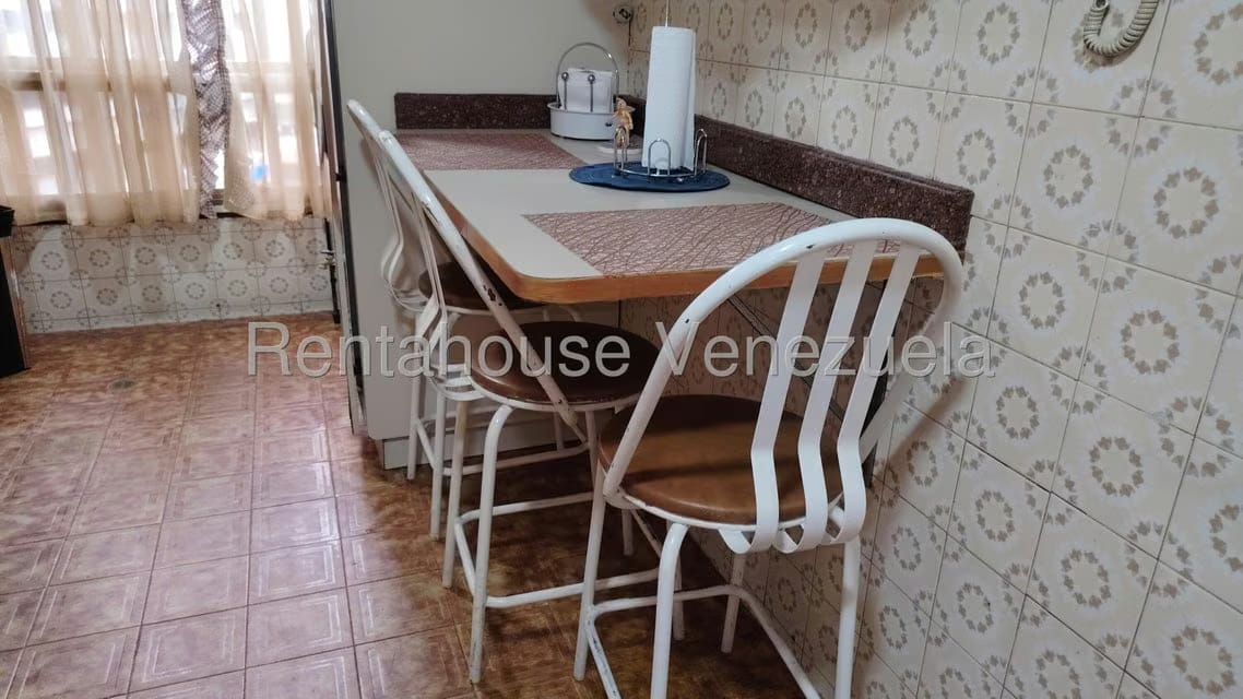 Apartamento (1 Nivel) en Alquiler en Los Palos Grandes, Distrito Metropolitano - 11