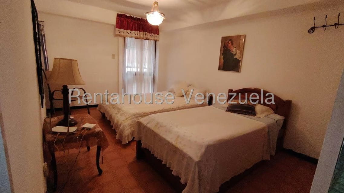 Apartamento (1 Nivel) en Alquiler en Los Palos Grandes, Distrito Metropolitano - 12