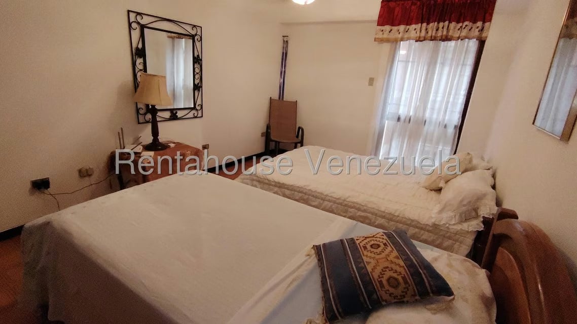 Apartamento (1 Nivel) en Alquiler en Los Palos Grandes, Distrito Metropolitano - 13