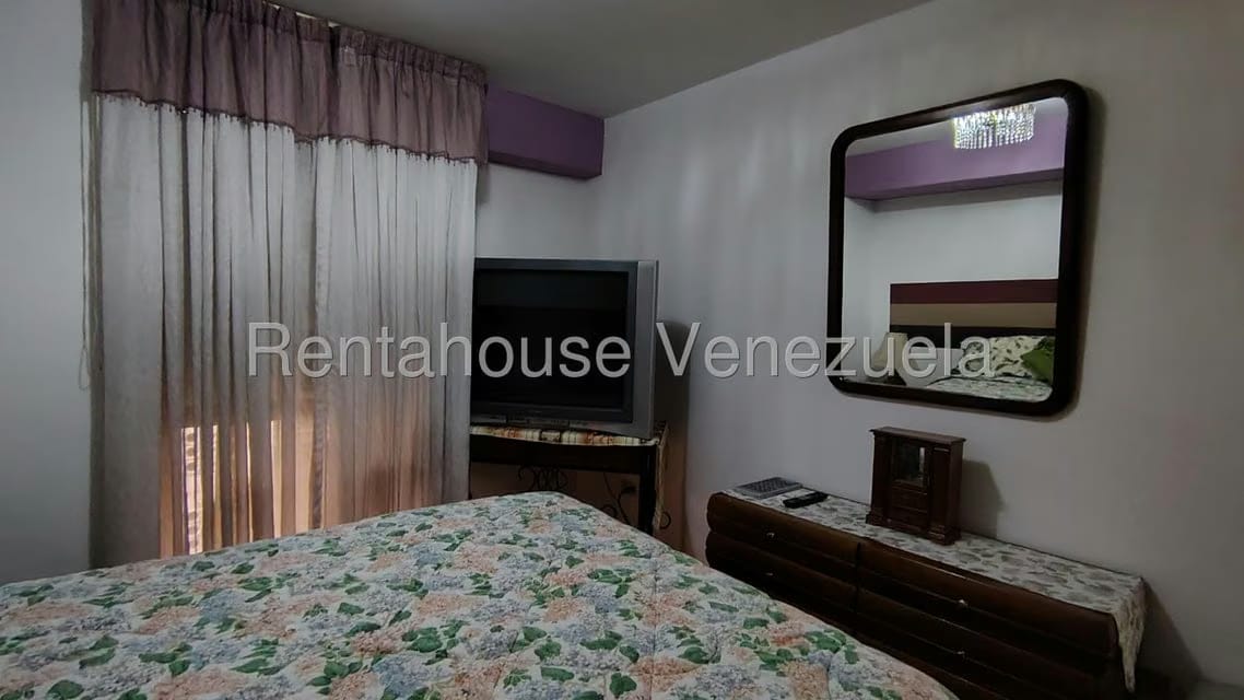 Apartamento (1 Nivel) en Alquiler en Los Palos Grandes, Distrito Metropolitano - 15