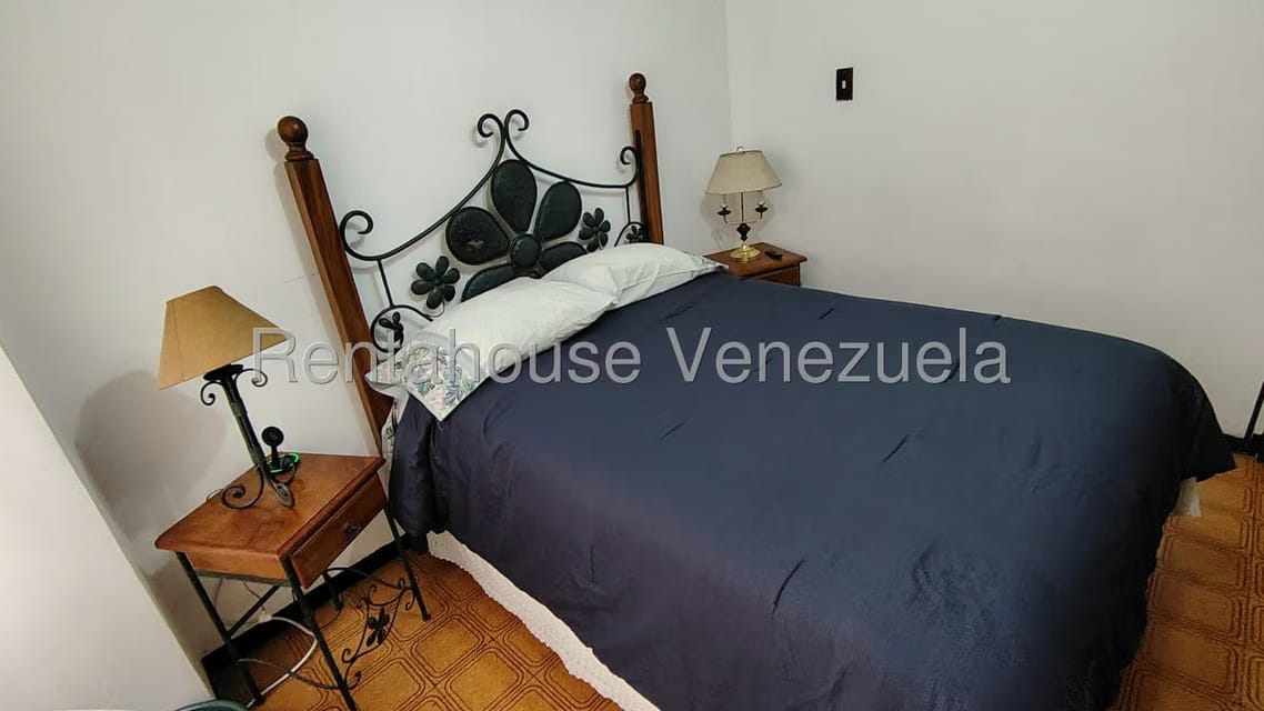 Apartamento (1 Nivel) en Alquiler en Los Palos Grandes, Distrito Metropolitano - 17