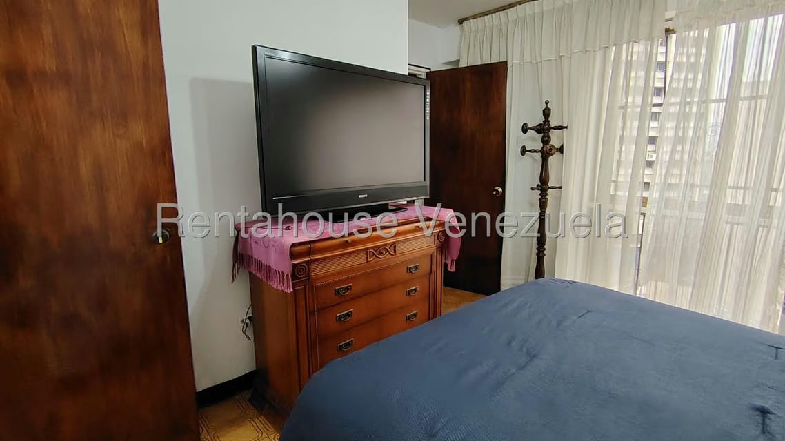 Apartamento (1 Nivel) en Alquiler en Los Palos Grandes, Distrito Metropolitano - 18