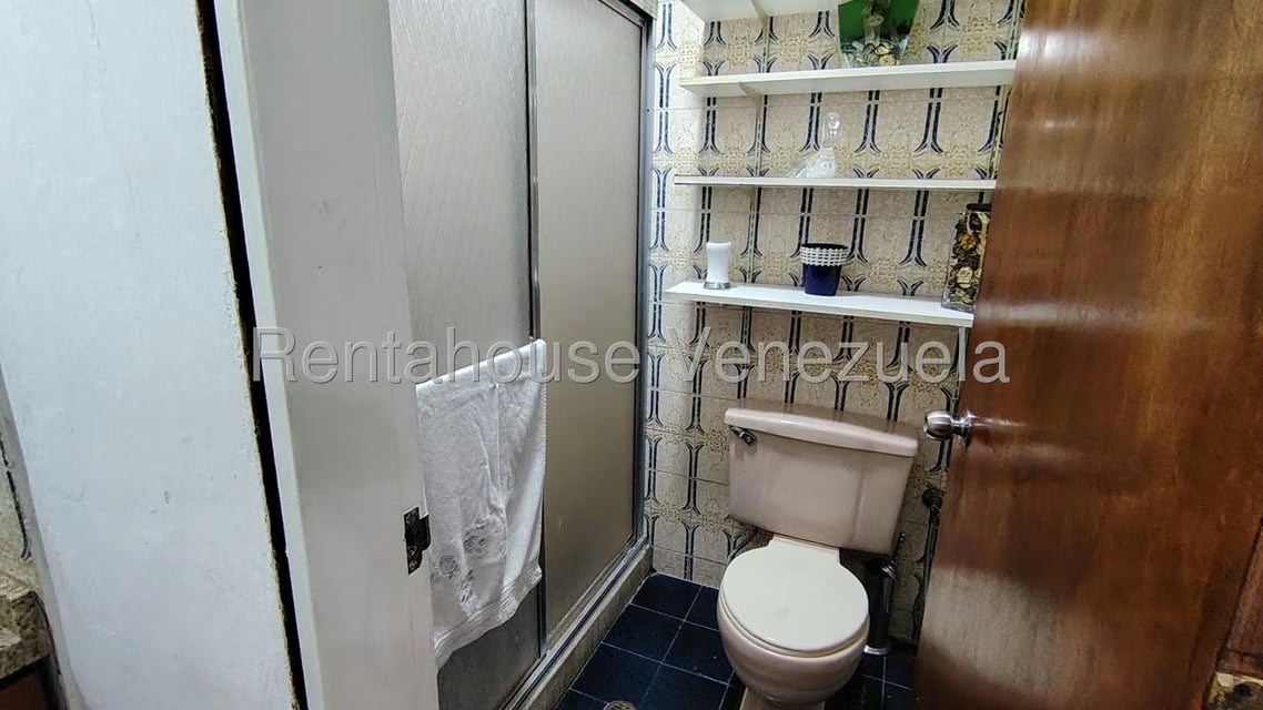 Apartamento (1 Nivel) en Alquiler en Los Palos Grandes, Distrito Metropolitano - 20
