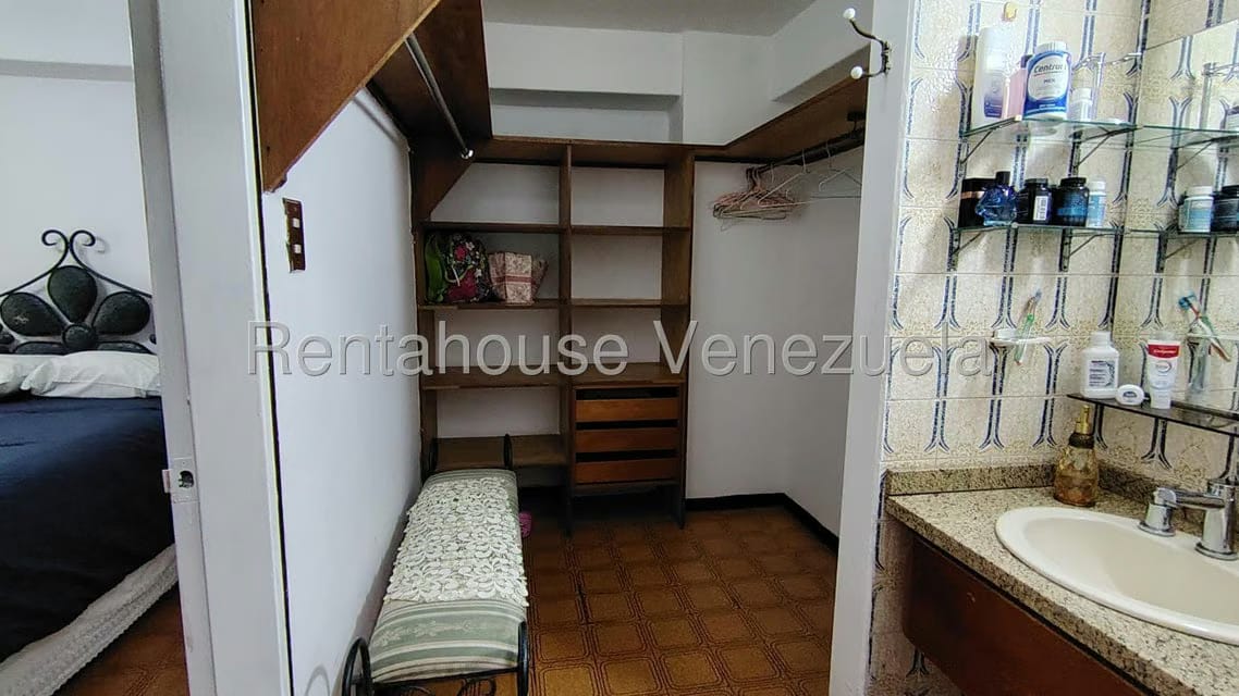 Apartamento (1 Nivel) en Alquiler en Los Palos Grandes, Distrito Metropolitano - 21
