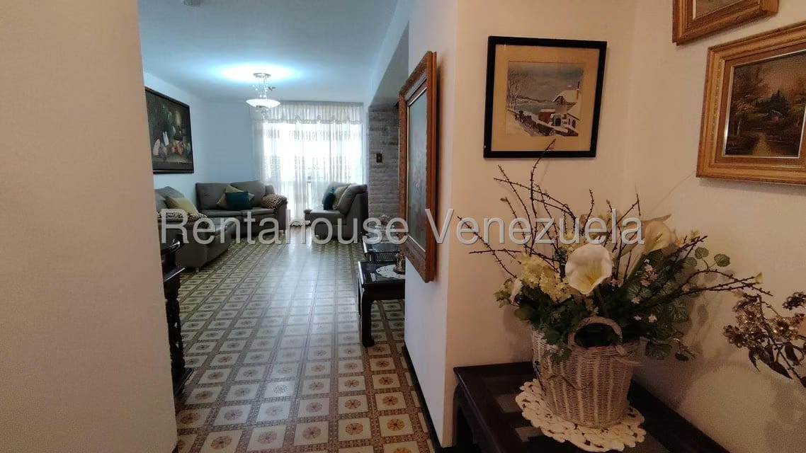 Apartamento (1 Nivel) en Alquiler en Los Palos Grandes, Distrito Metropolitano - 4