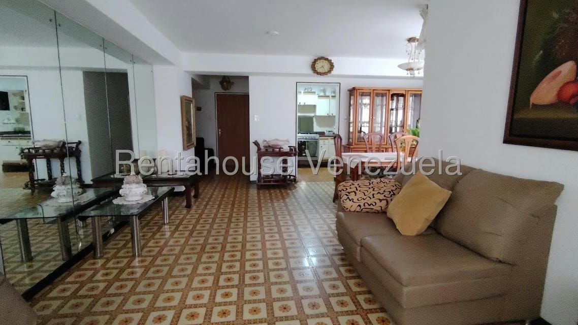 Apartamento (1 Nivel) en Alquiler en Los Palos Grandes, Distrito Metropolitano - 5