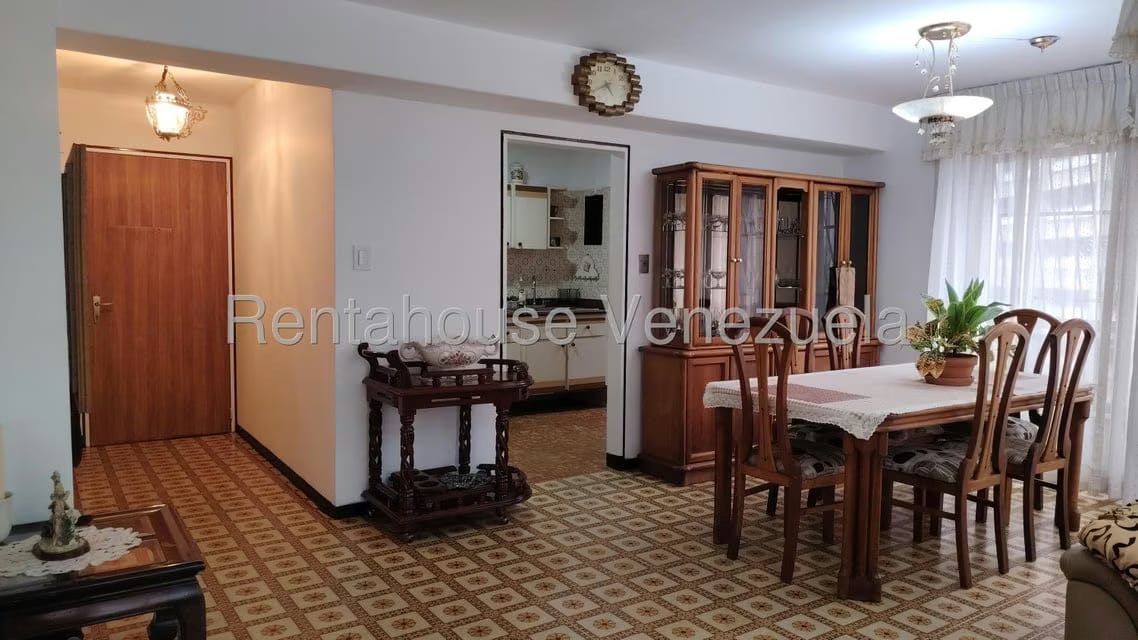 Apartamento (1 Nivel) en Alquiler en Los Palos Grandes, Distrito Metropolitano - 8