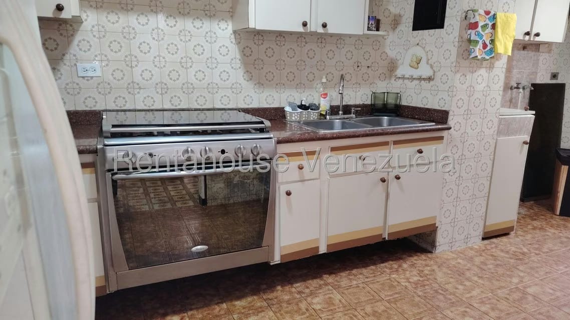 Apartamento (1 Nivel) en Alquiler en Los Palos Grandes, Distrito Metropolitano - 9