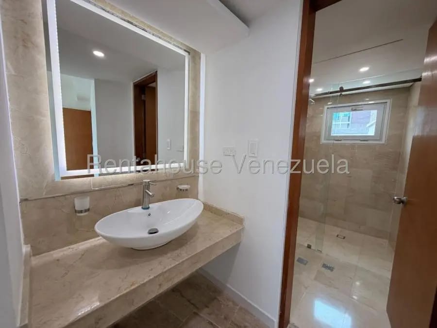 Apartamento en Venta en Campo Alegre Caracas - 2