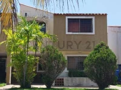 Amplia Casa equipada y amoblada en una excelente zona,